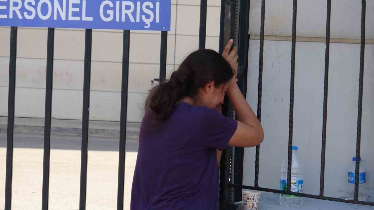 Eşinin cansız bedenini teşhis için morga geldi, demirlere yaslanıp gözyaşı döktü