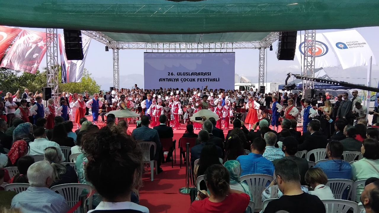 Antalya’da 23 Nisan Coşkusu Karaalioğlu Parkı’nda Yaşandı