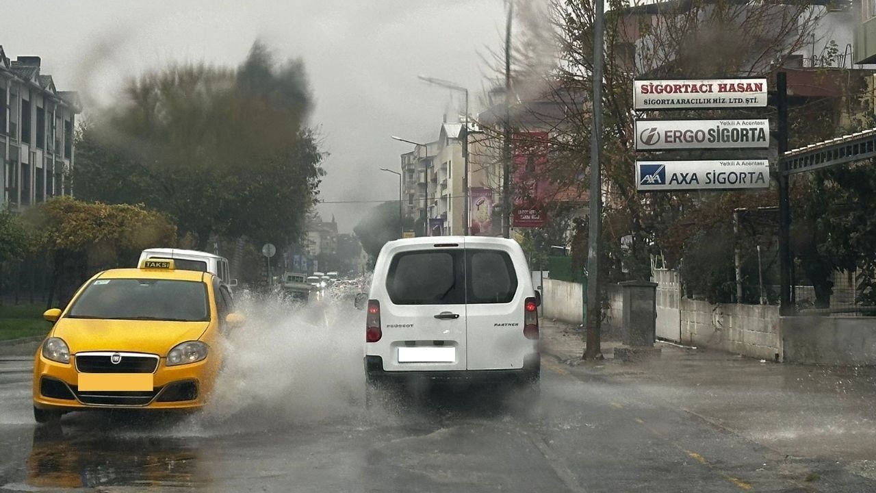 Milas’ta sağanak yağış etkili oldu