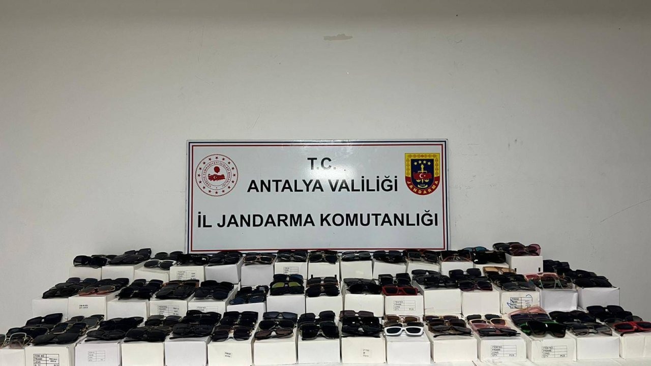 Aksu'da kaçak güneş gözlüğü operasyonu
