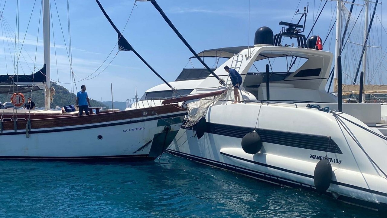 Fethiye'de guletin lüks motoryata çarptığı kaza kamerada