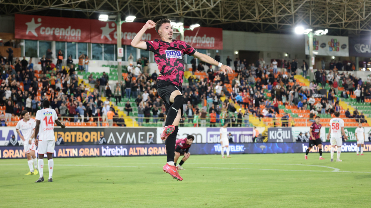 Alanyaspor sezonu 3 puanla kapattı! Alanyaspor: 2 - Sivasspor: 0