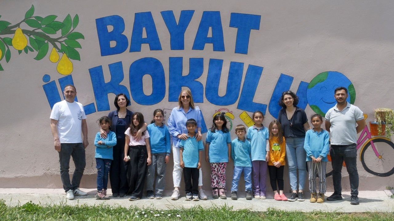 İlkokulun duvarları sanatla renklendi