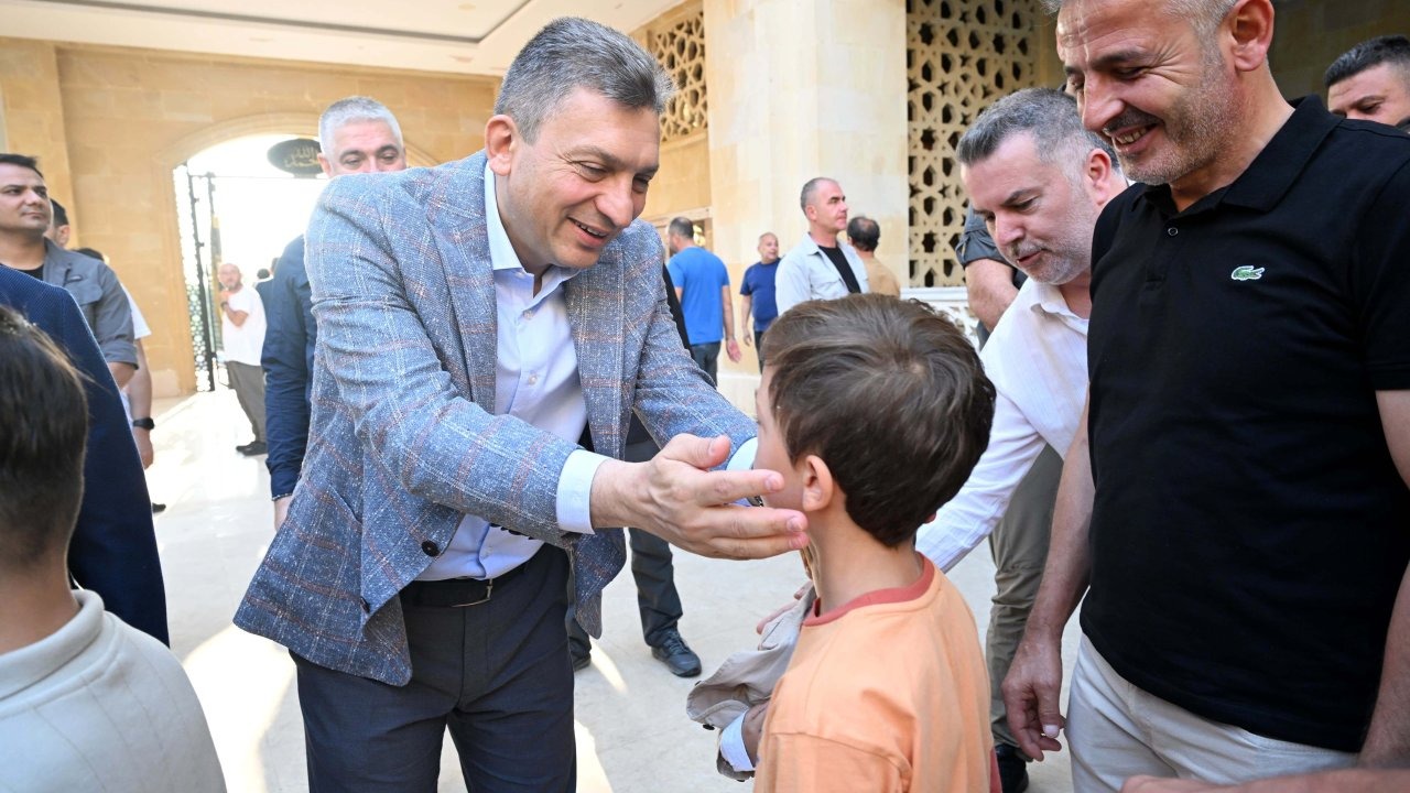 Vali Şahin, kamu görevlileri ve vatandaşlarla bayramlaştı