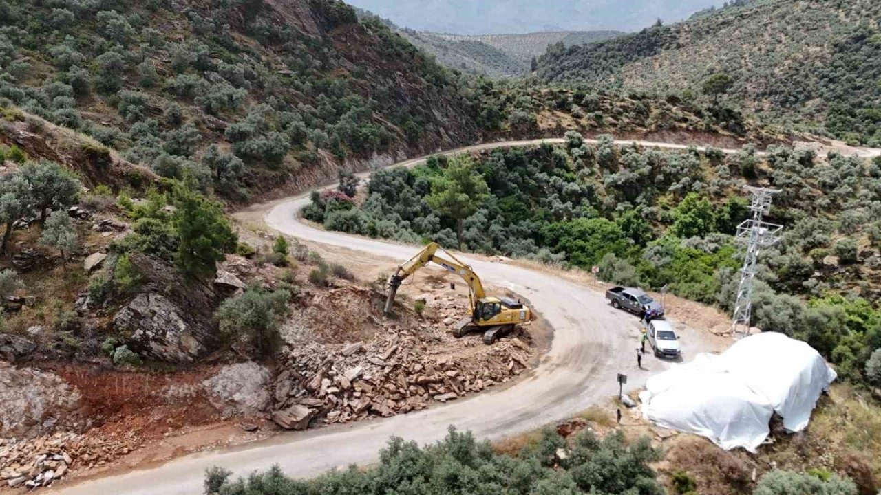 Büyükşehir, Karahayıt’taki yol çalışmalarına devam ediyor