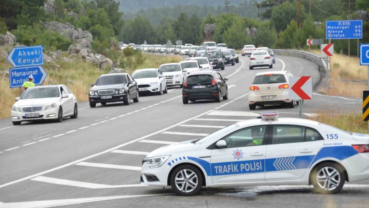 Tatilcilerin dönüş yolunda trafik yoğunluğu
