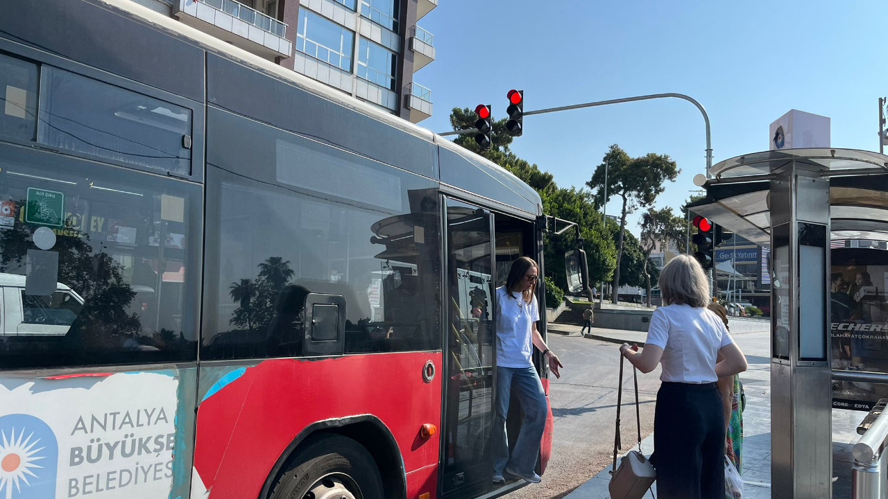 Antalya’da Belediye Otobüsü Arıza Yaptı