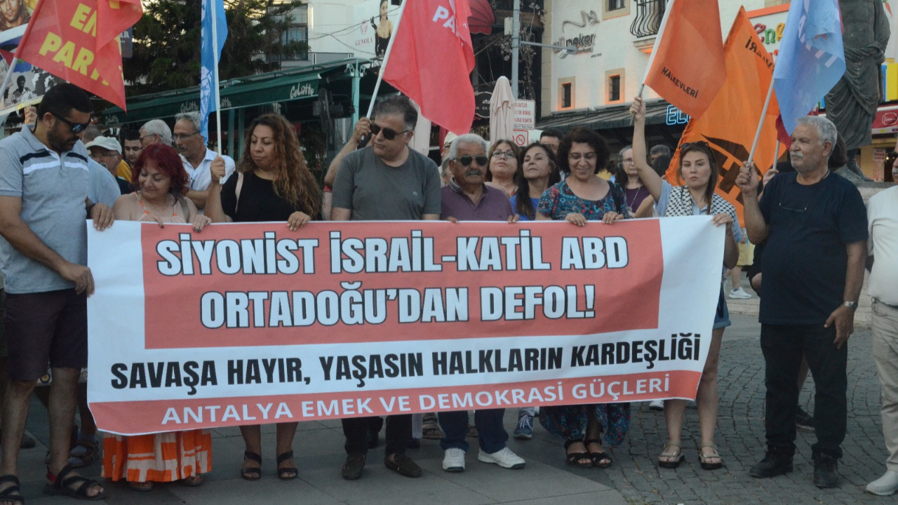 Attalos Meydanı’nda İsrail Protestosu