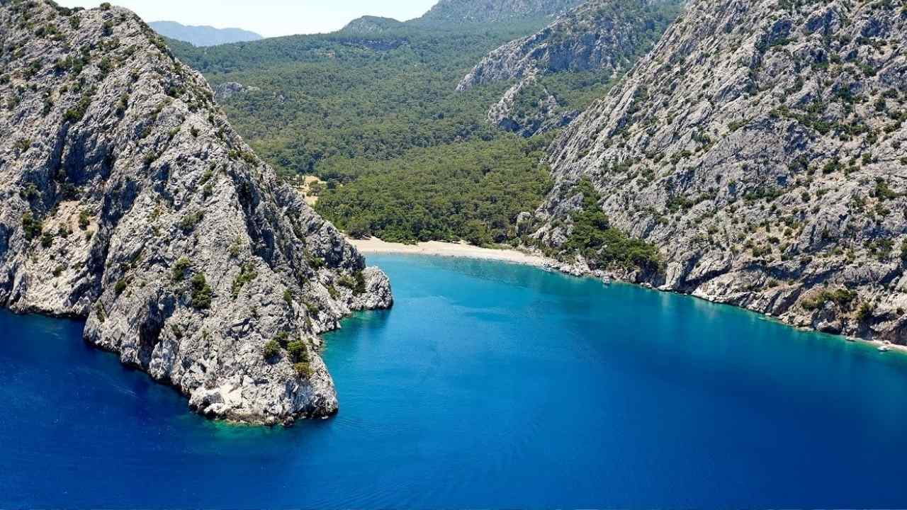 Antalya’da yaşayanların bile bilmediği o koy! Suyu cam gibi sahil boş