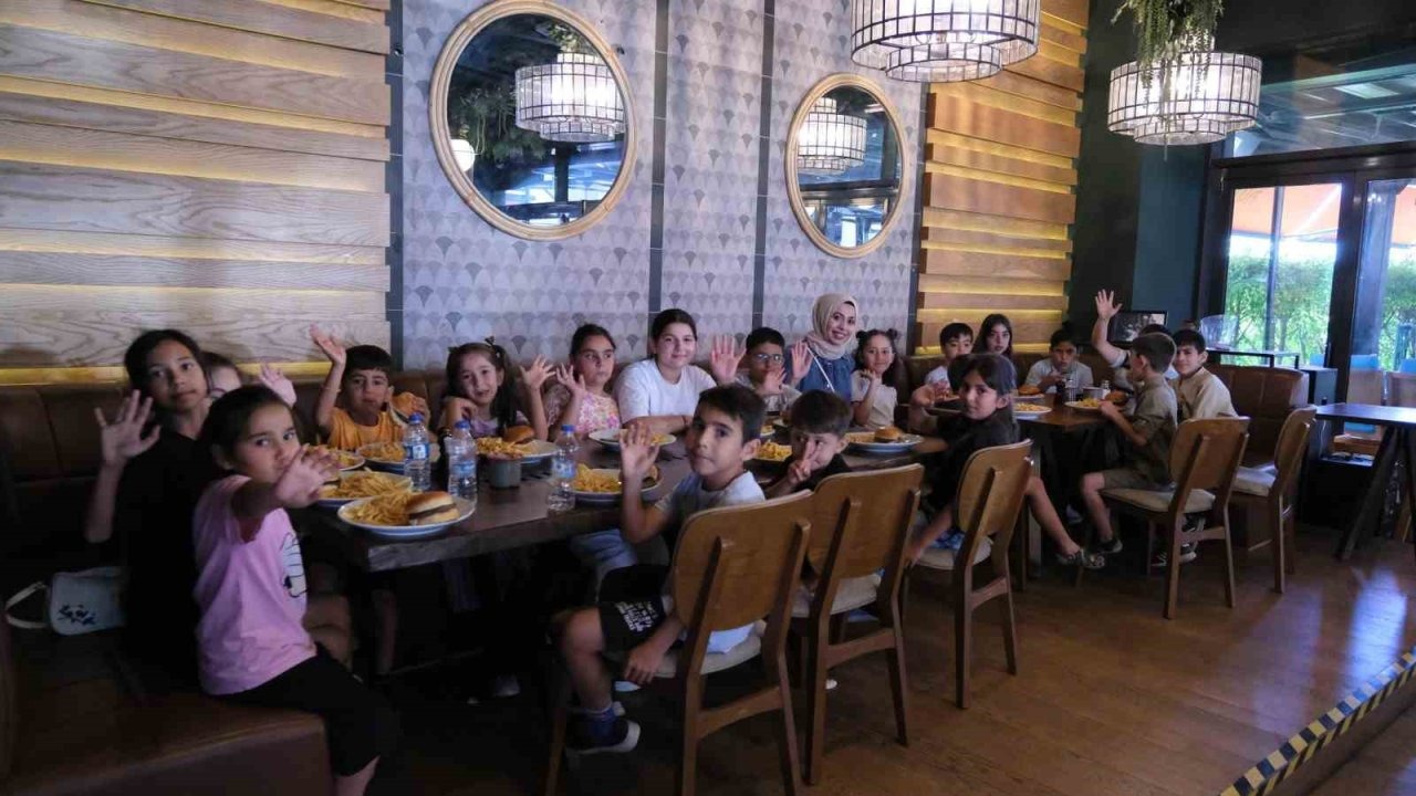 MÜSİAD Antalya’dan çocuklara karne şenliği