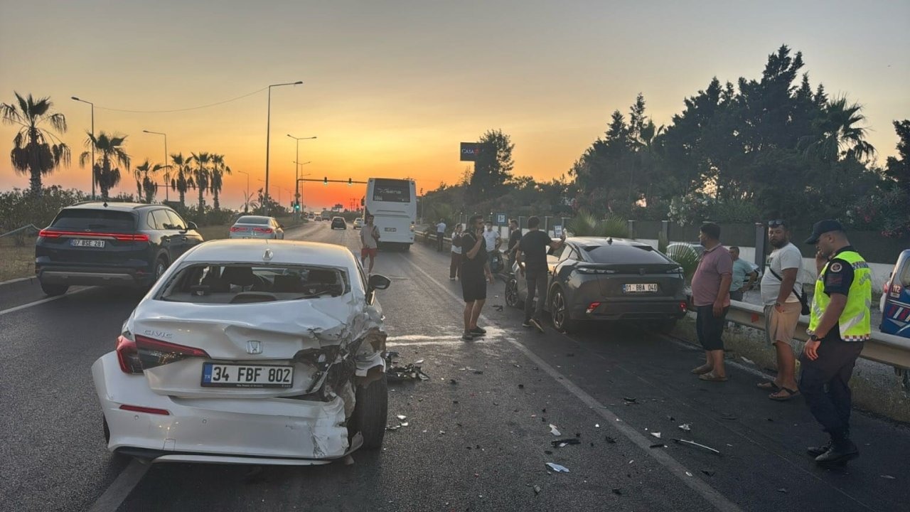 Manavgat’ta zincirleme kaza: 1 yaralı