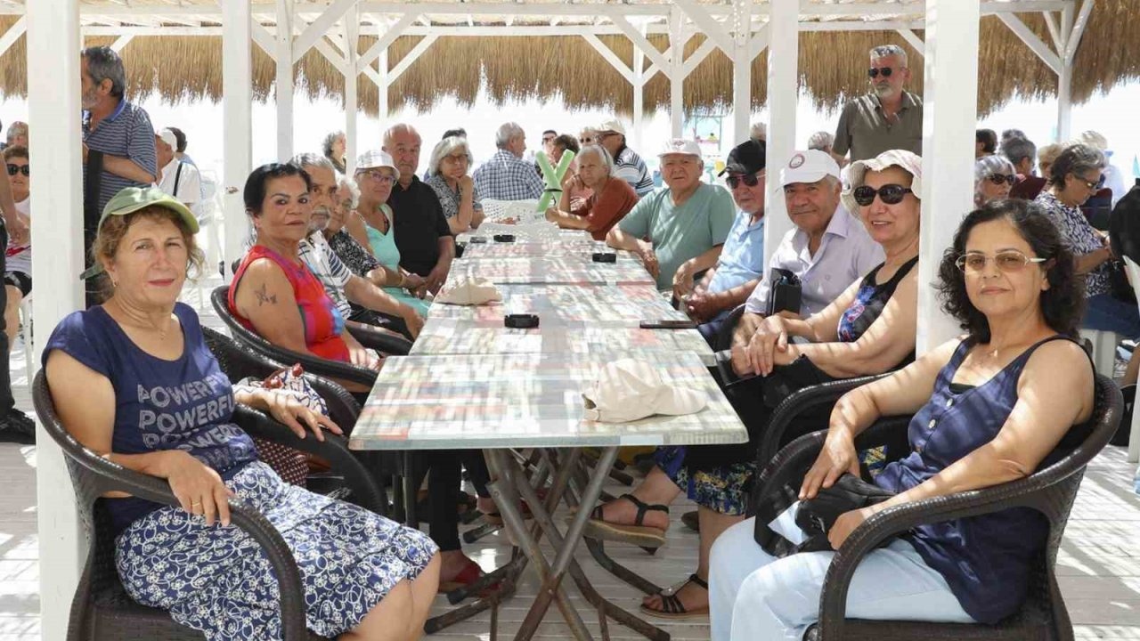 Mersin’de emeklilere ’Yaza Merhaba’ etkinliği