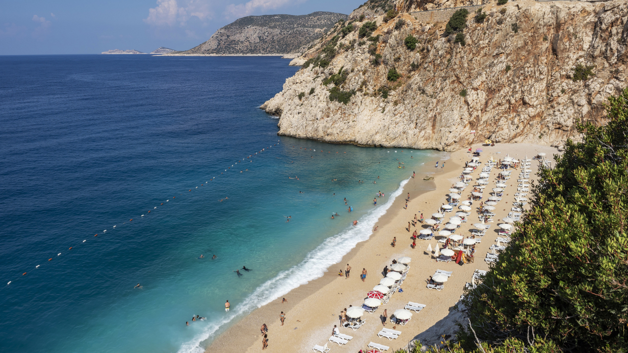 Antalya’nın gözde plajına giriş zamlandı! Fiyatı dikkat çekti