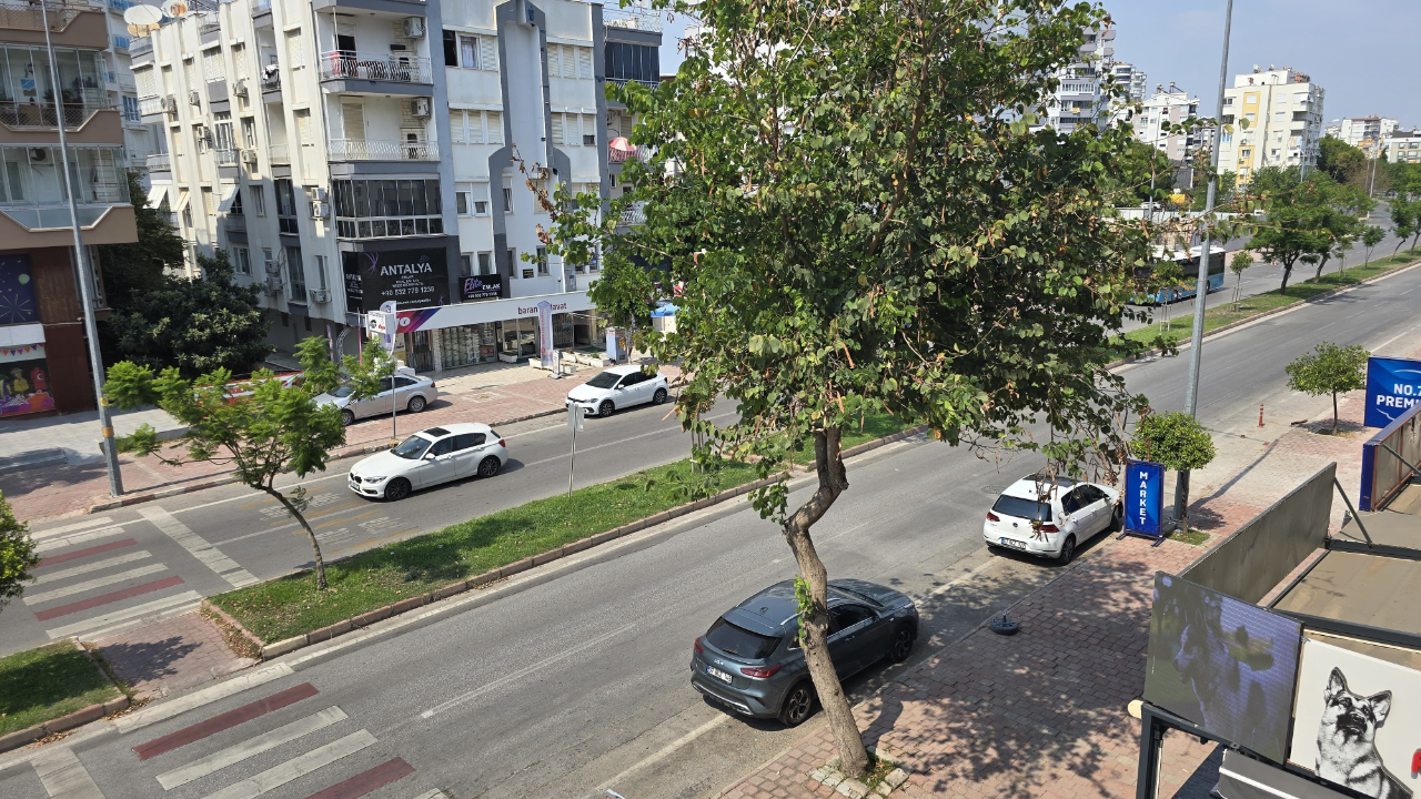 Antalya Sıcaklara Teslim: Lara’da Sokaklar Boş Kaldı
