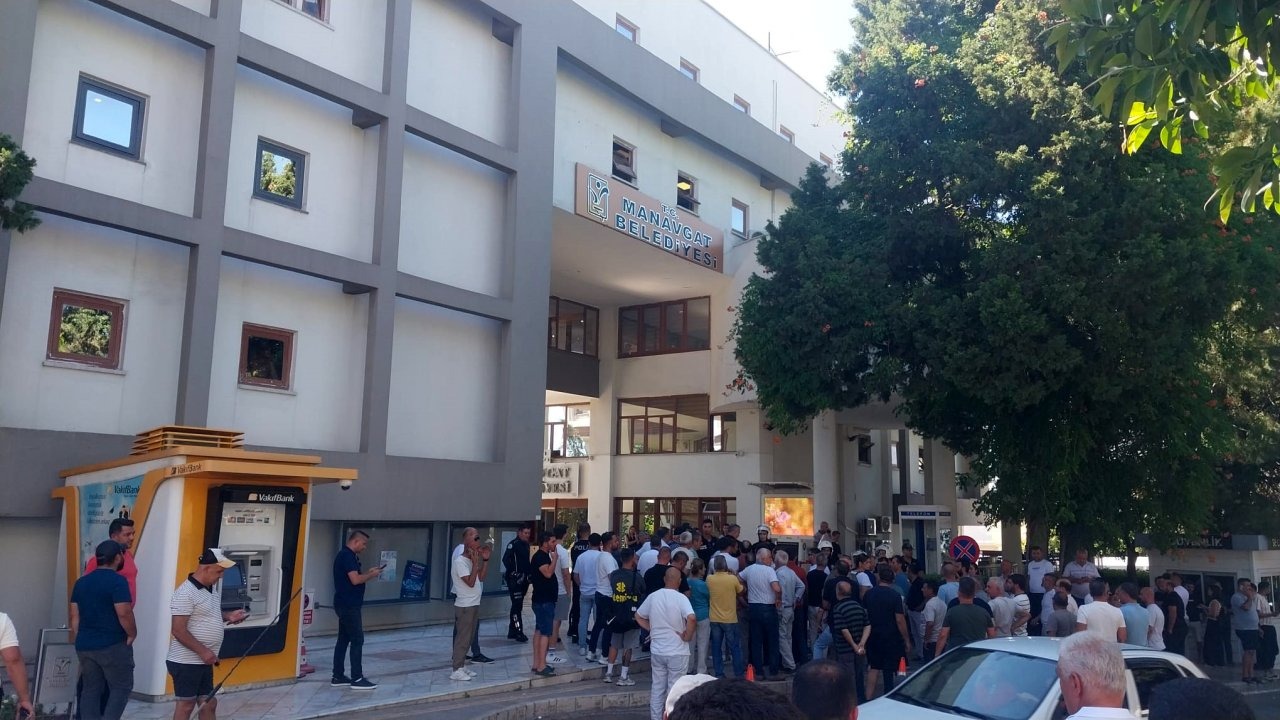 Manavgat Belediyesi'ne ‘rüşvet’ operasyonunda 28 kişi gözaltında, 6 şüpheli firari