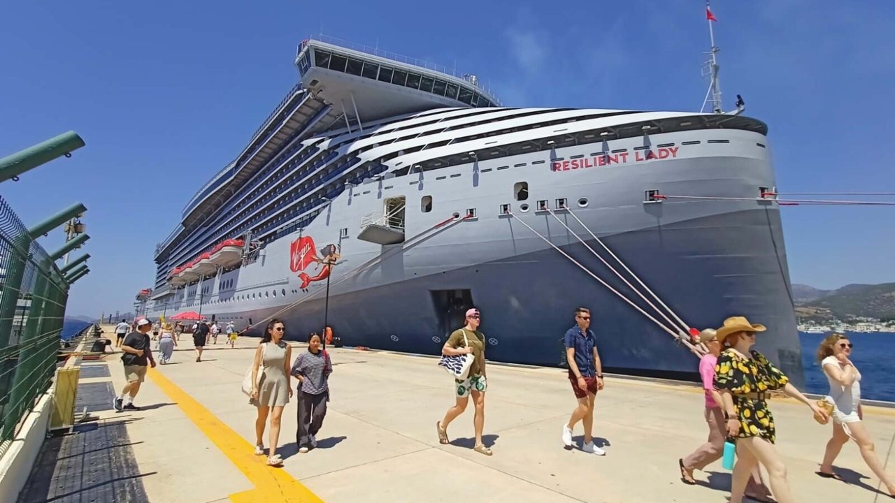 Bodrum’a denizden 2606 turist geldi