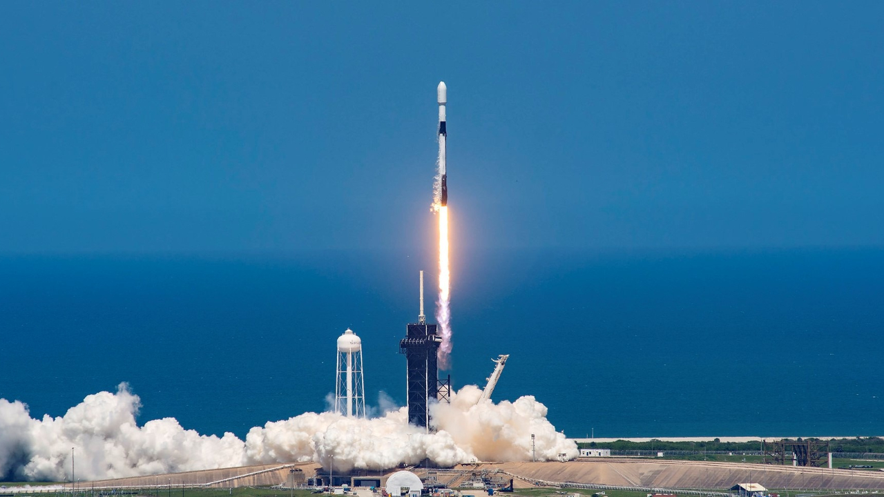 İsrail, Musk'ın şirketi aracılığıyla iletişim uydusunu uzaya fırlattı
