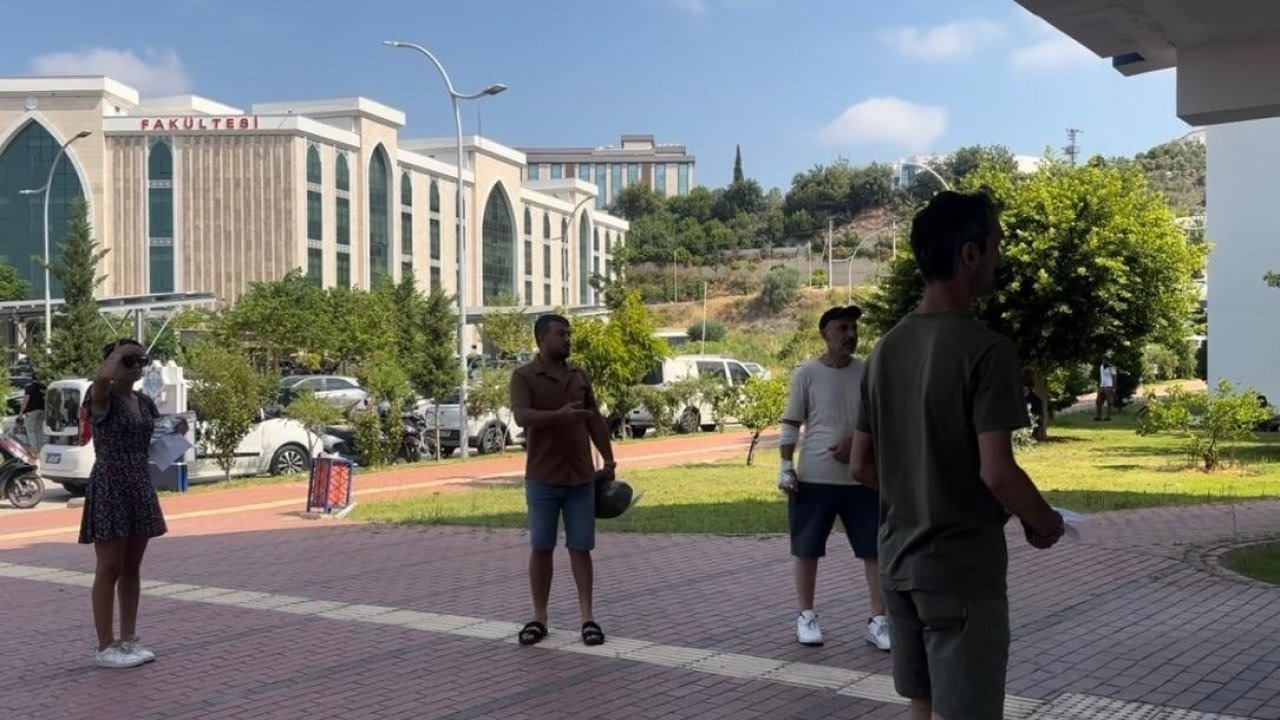 Sınavı dakikalarla kaçırdılar, tabelayı göremedikleri söylenince içeri alındılar