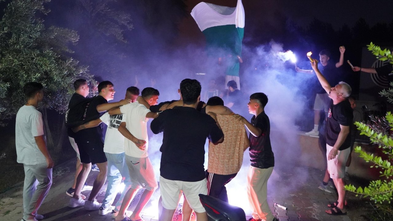 Muğlaspor taraftarından meşaleli destek
