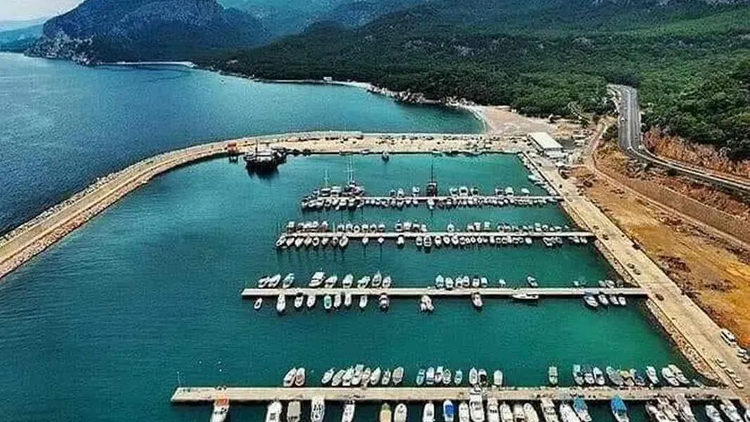 Antalya Balıkçı Barınağı’nda çifte standart iddiası!