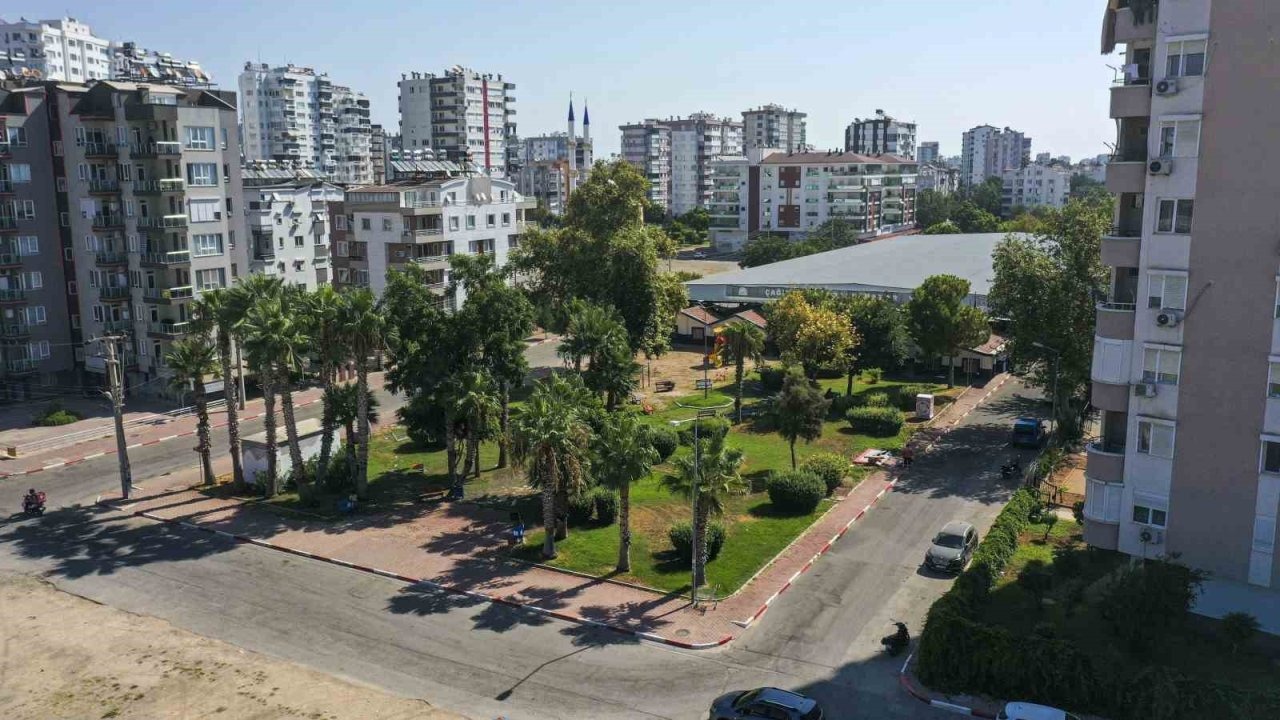 Ferdi Zeyrek’in adı Muratpaşa’da bir parkta yaşatılacak