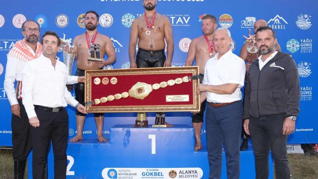 Gökbel'de ikinci kez başpehlivan Enes Doğan