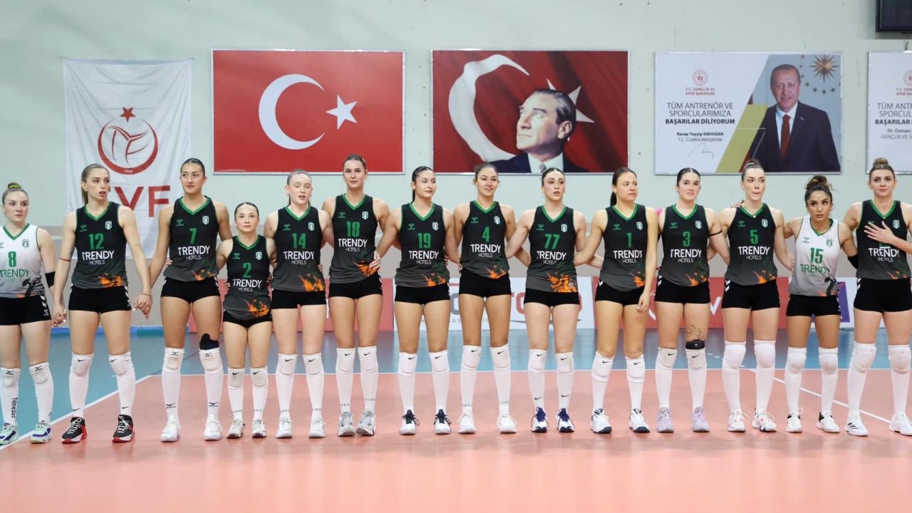Manavgat kadın voleybol takımı 1. Lig'de