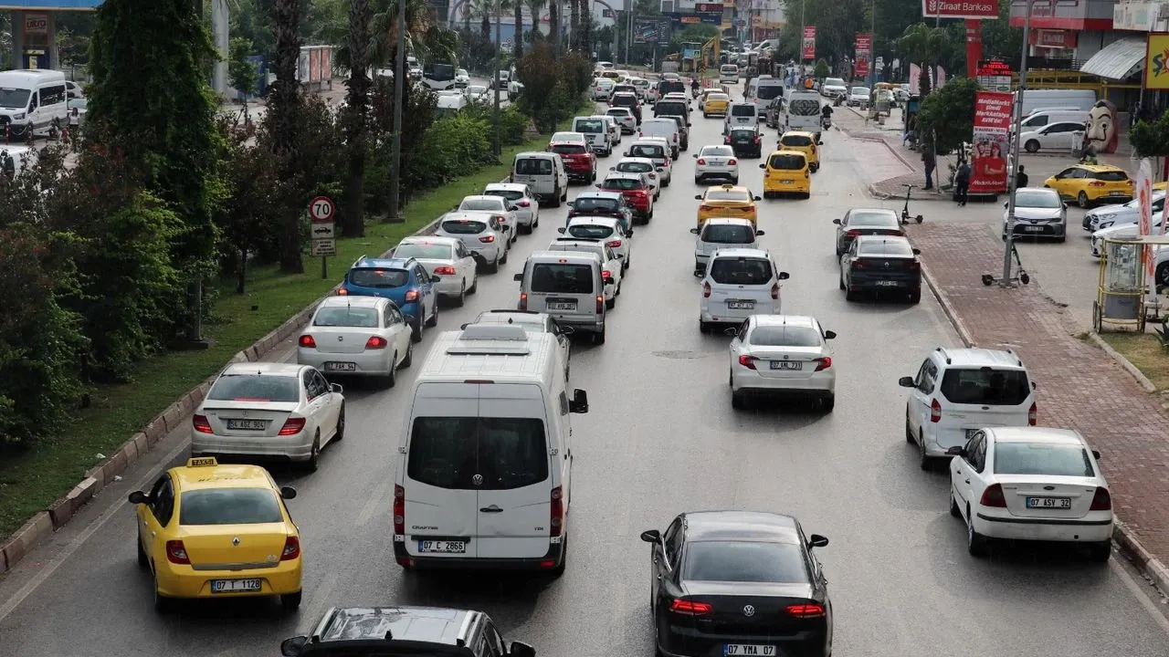Antalya’da trafik sorunu büyümeye devam ediyor!