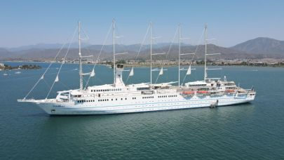 Mega yelkenli yolcu gemisi "Club Med 2" Fethiye’de
