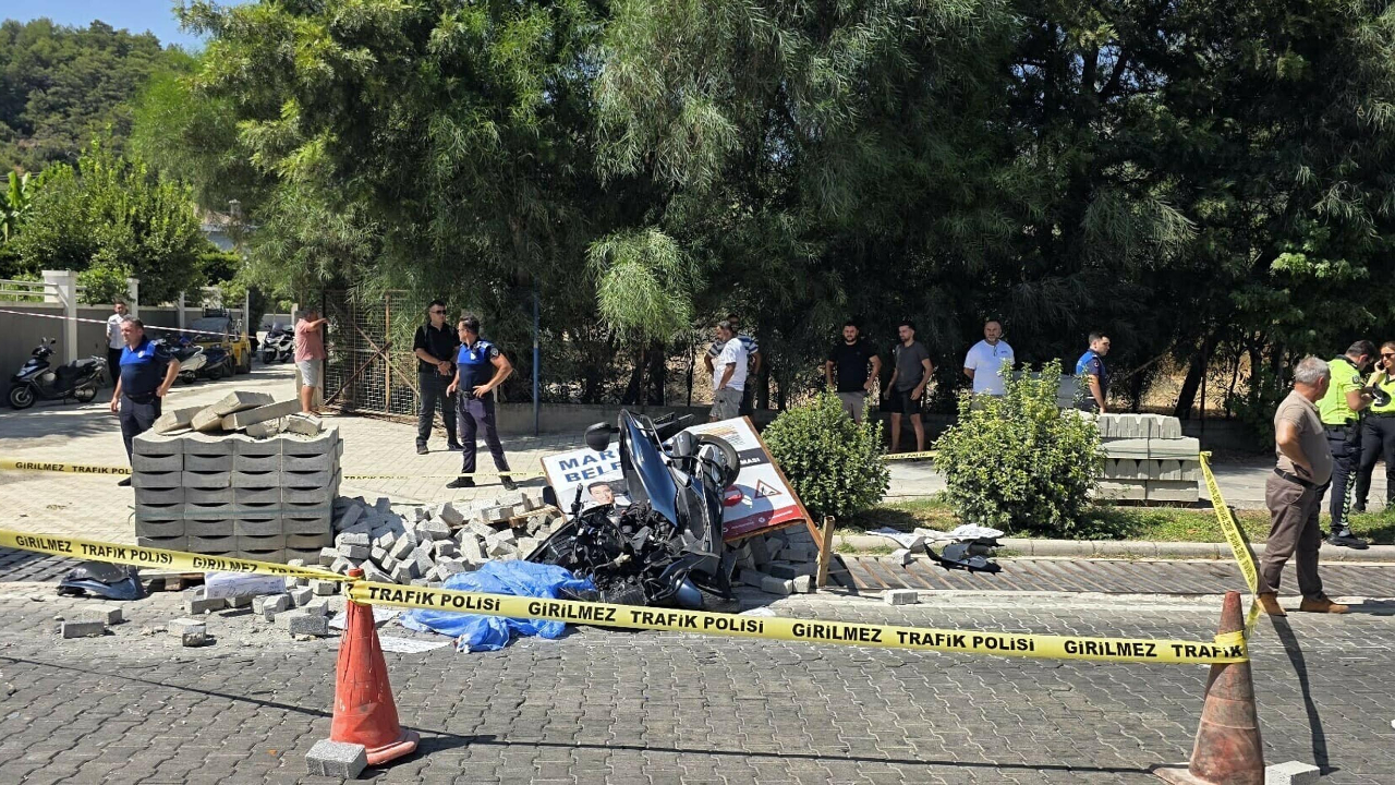 Motosikletiyle yol yapım çalışması levhasına çarpan motosikletli öldü