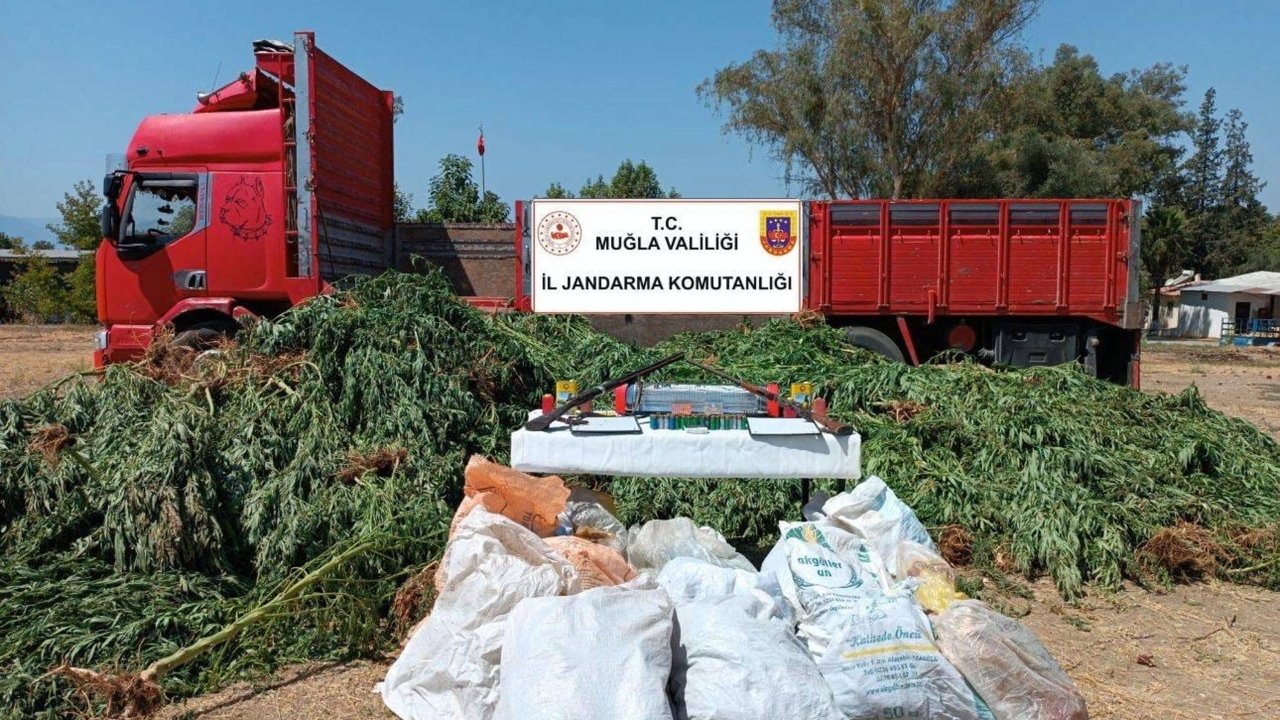 Uyuşturucuyla yakalanan evli çift tutuklandı
