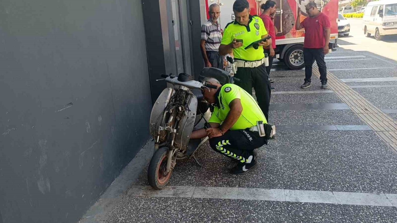 Kamyonetin aynasına çarpan elektrikli bisiklet sürücüsü yaralandı