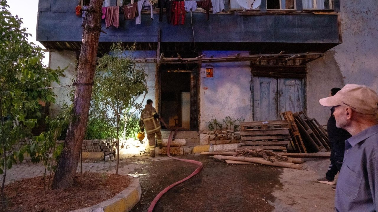 Tandırda başlayan yangın büyümeden söndürüldü