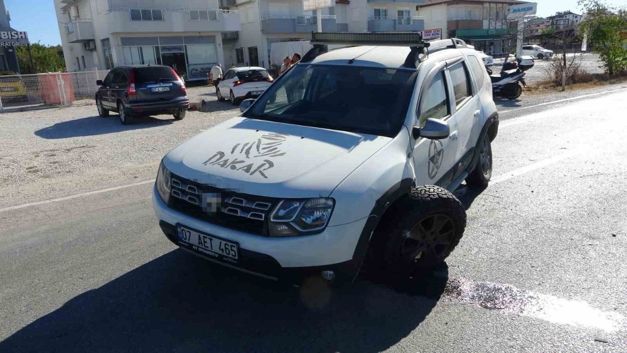 Manavgat’ta 3 araçlı zincirleme kaza