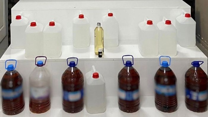 Isparta’da kaçak alkol operasyonu: 69 litre sahte içki ele geçirildi