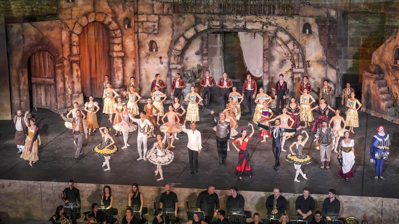 Aspendos'ta Don Kişot gecesi
