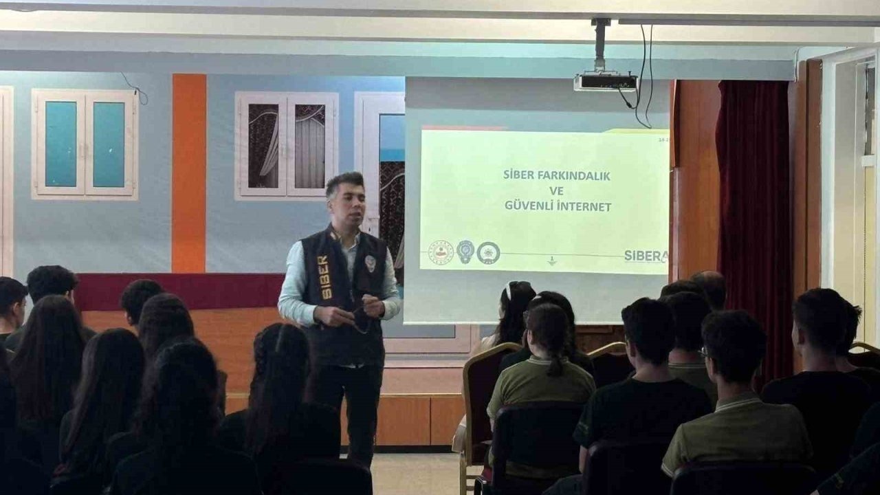 Mersin’de öğrencilere siber güvenlik eğitimi