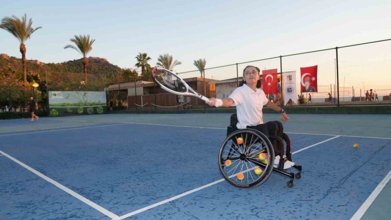 Alanya’da tenis ile yeni başlangıçlar projesi tanıtıldı