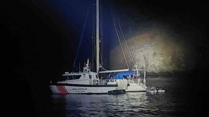 İtalya rotasındaki yelkenli teknede 4 göçmen kaçakçısı ve 35 düzensiz göçmen yakalandı