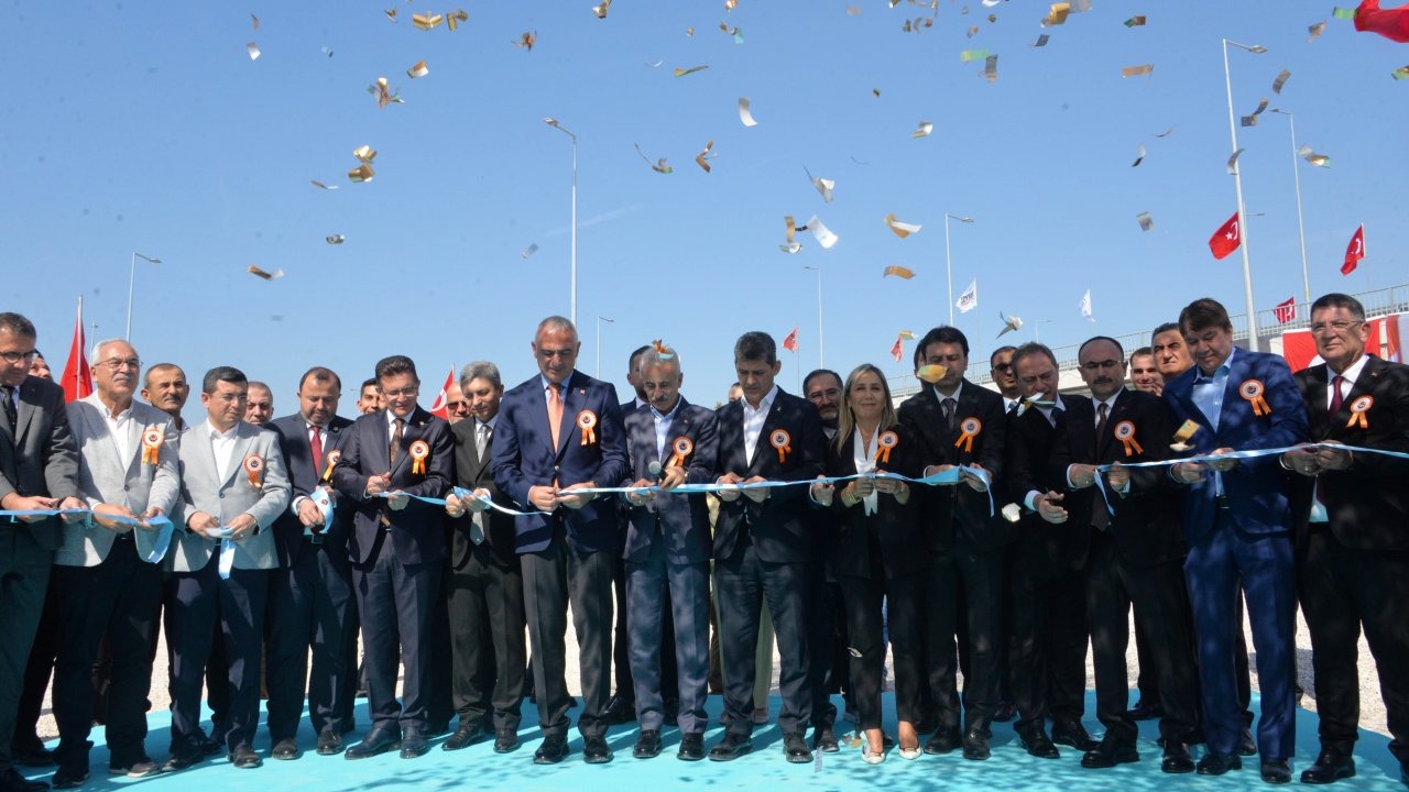 Antalya trafiğini rahatlatacak kavşaklar bakanlar Uraloğlu ve Ersoy’un katılımıyla açıldı