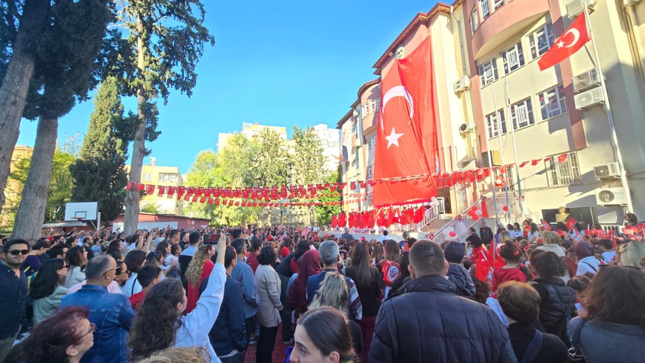 Bayraklar, şiirler, marşlar… Hanım Ömer Çağıran İlkokulu’nda Cumhuriyet sevinci