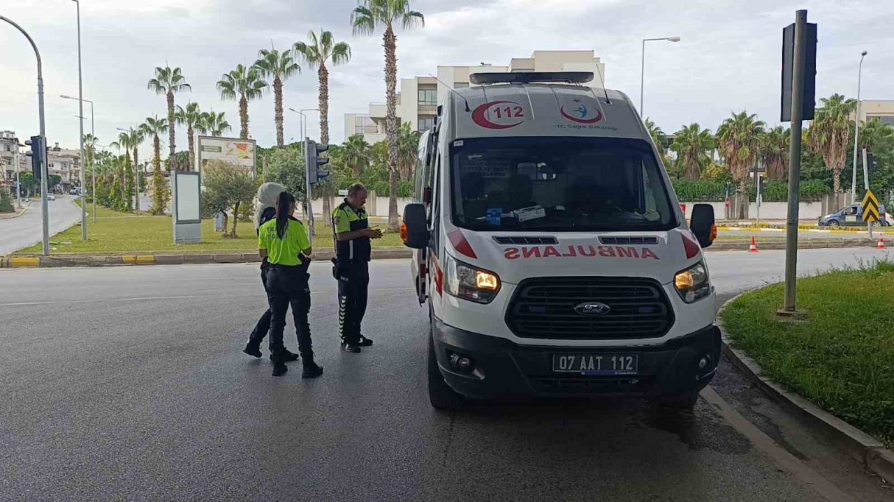 Manavgat’ta devrilen motosikletin sürücüsü yaralandı