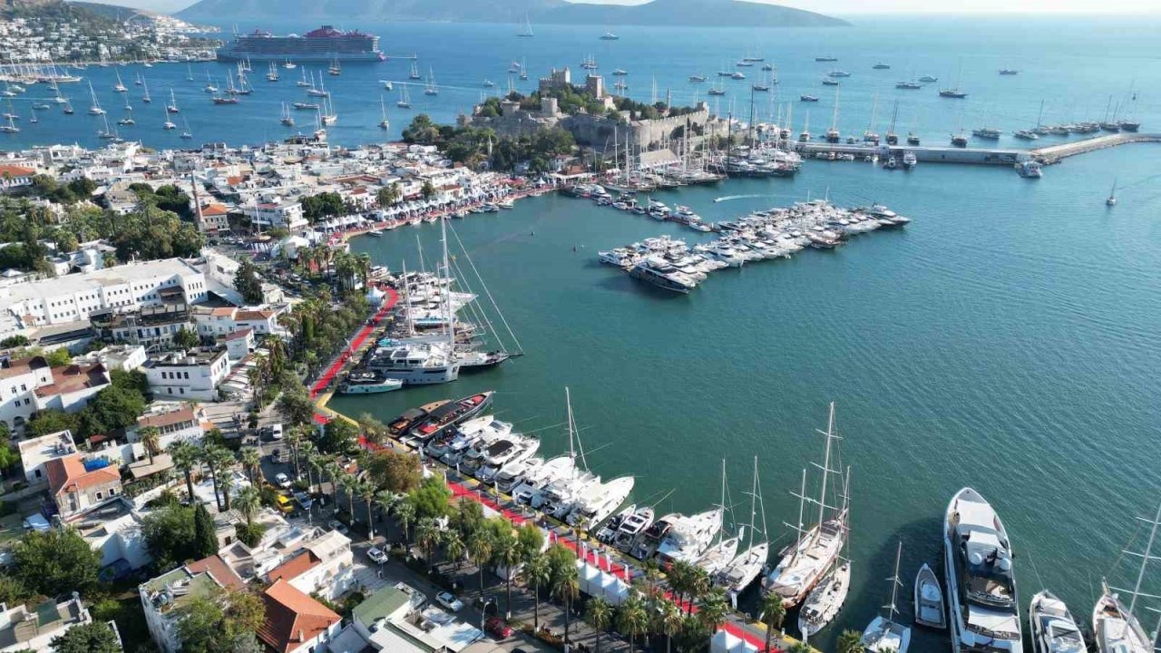 Milyon dolarlık yatlar Bodrum’da buluştu