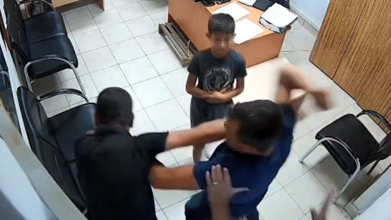 O anlar kamerada: Boşanma aşamasında kocaya, polis merkezinde kayınço dayağı