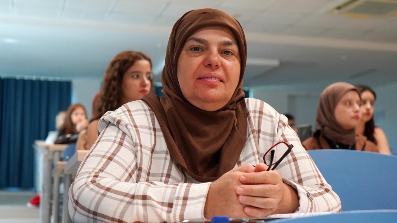 Yıllar sonra üniversite hayalini gerçekleştirdi, kızının mezun olduğu bölümü kazandı