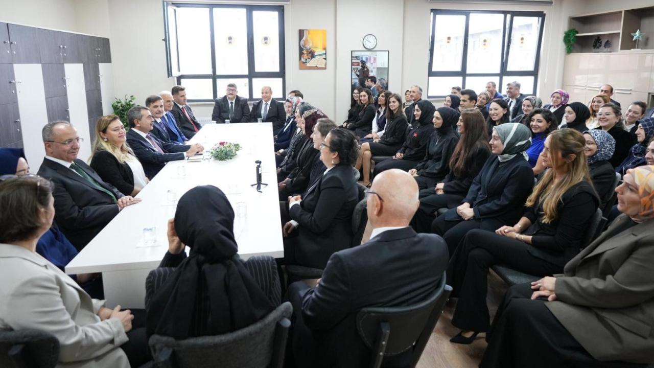 24 Kasım Öğretmenler Günü bu yıl "Hatıran Yeter" temasıyla kutlanacak