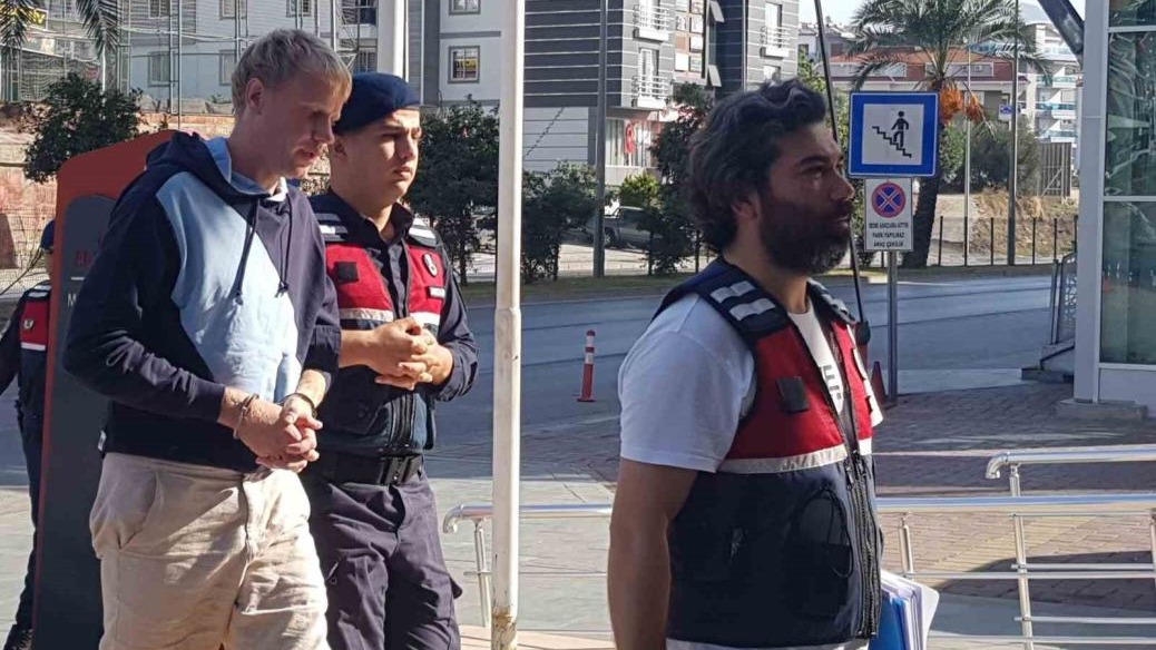 35 bin eurosunu gasp eden motosikletli iki kişiyi aracıyla çarparak öldüren Ukraynalı turiste 25 yıl hapis cezası