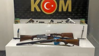 Isparta’da yasa dışı silah ve mühimmat ele geçirdi