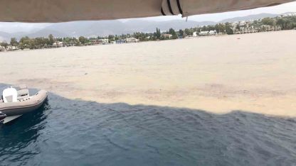 Bodrum’da sağanak sonrası deniz çamura döndü, ikiye ayrılan renk görenleri şaşırttı