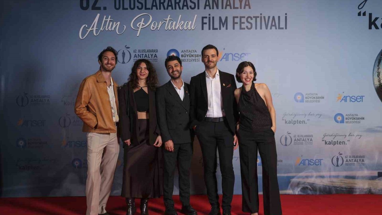 Altın Portakal’ın kapanışında sinemanın yıldızları kırmızı halıda buluştu